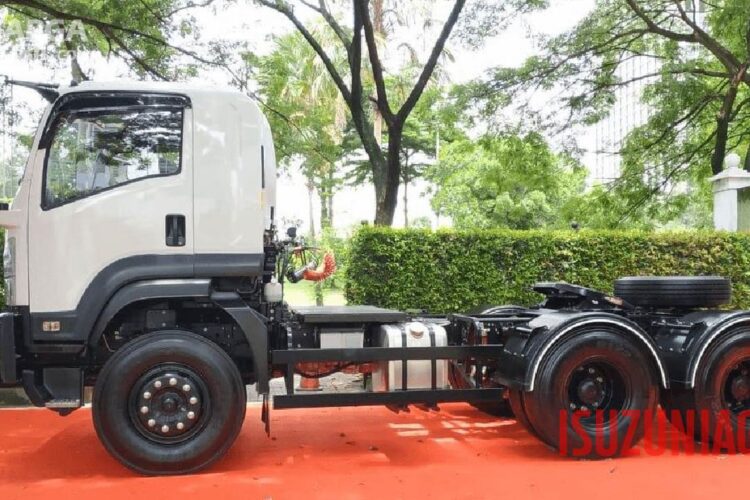Panduan Memilih Isuzu Tractor Head untuk Bisnis Angkutan Berat