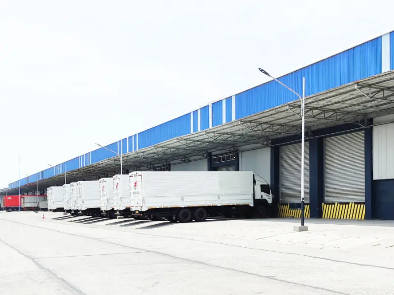 Loading dock gudang sebagai titik bongkar muat armada distribusi