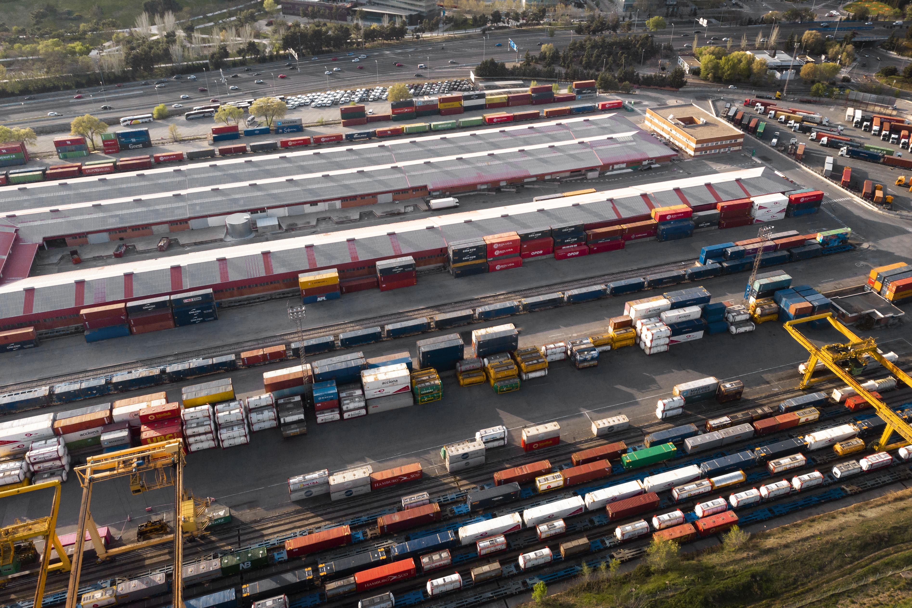 Logistik kontainer dan jalur distribusi nasional Indonesia